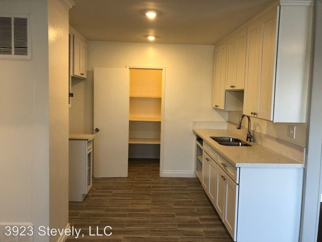 Building Photo - 3923 Stevely Ave