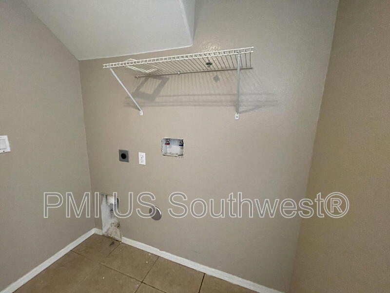 Building Photo - 384 Anna Cir