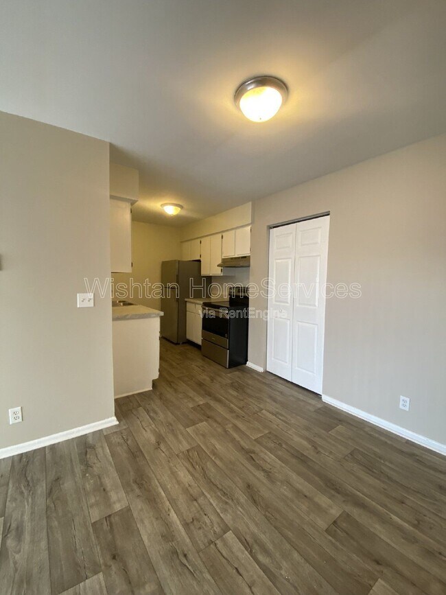 Foto del edificio - 202 Charleston Blvd