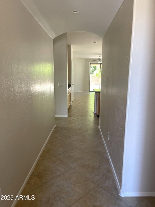 Building Photo - 1528 E Mia Ln