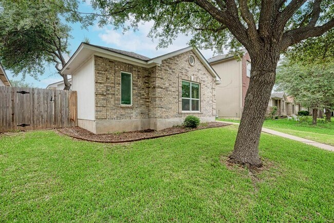 Building Photo - 922 Thackeray Ln