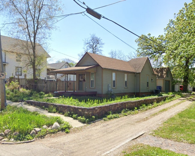Building Photo - 1924 Leyner St