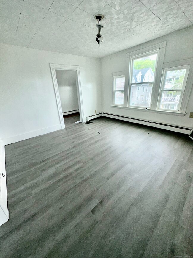 Building Photo - 225 Willow St