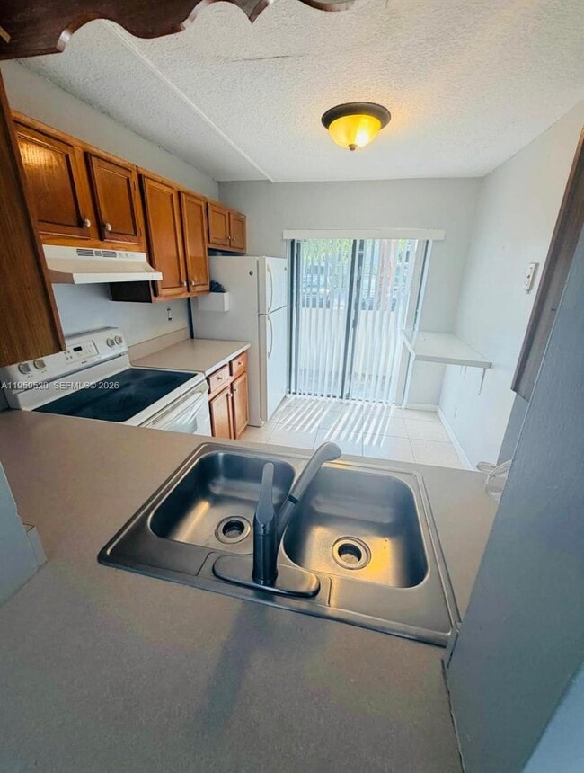 Foto del edificio - 10157 NW 33rd St