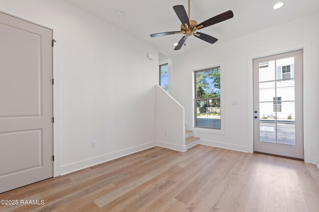 Building Photo - 208 Steiner Oaks