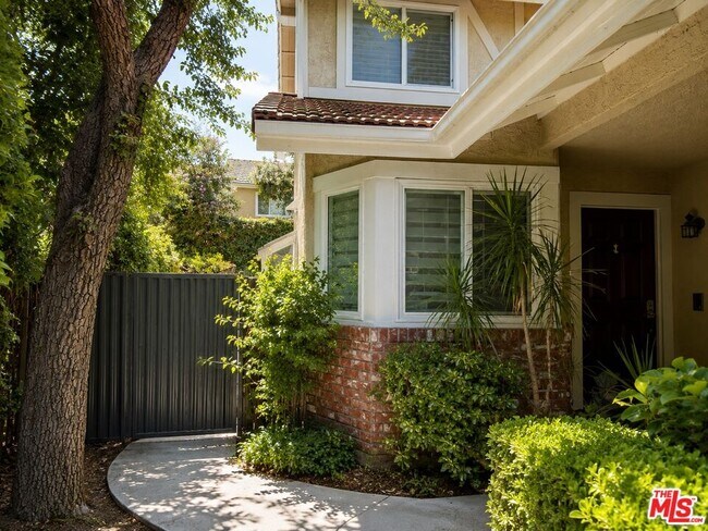 Building Photo - 12245 Shady Hollow Ln