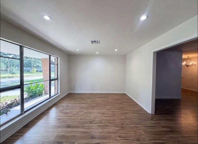 Building Photo - 9533 Skyline Dr