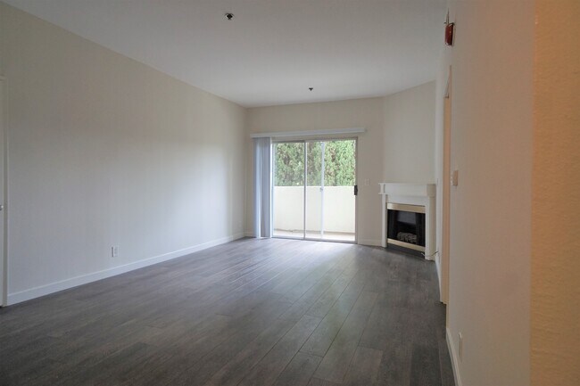 Foto del edificio - 11915 Riverside Dr