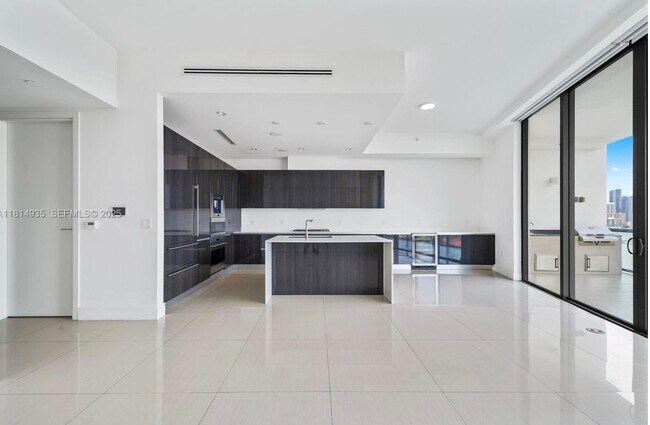 Building Photo - 1451 Brickell Ave