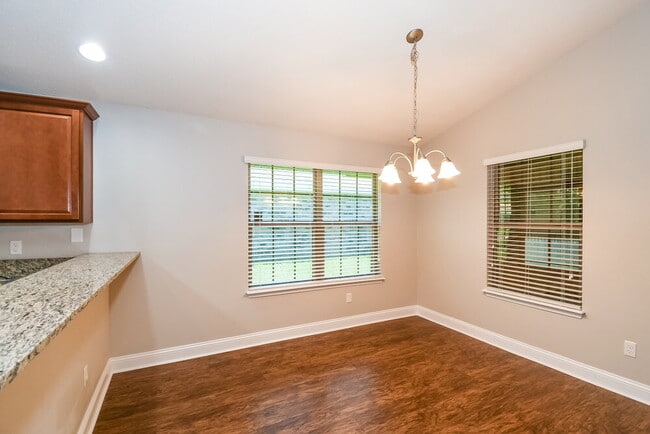Foto del edificio - 2195 Thornbrook Dr