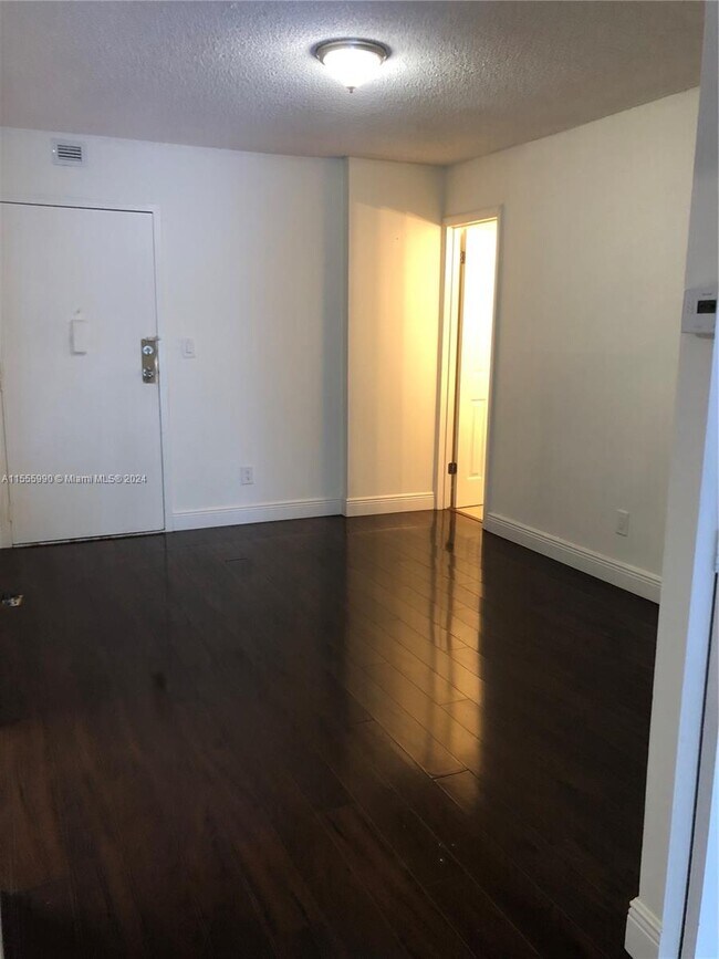 Foto del edificio - 1465 NE 123rd St