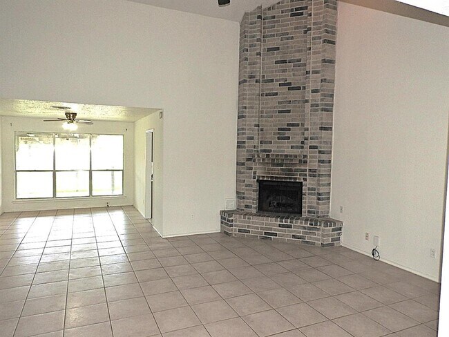 Foto del edificio - 2107 Creekshire Dr