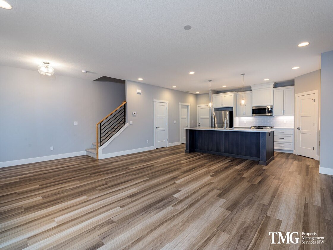 Primary Photo - 3 Bedroom 2.5 Bathroom Townhome in Great B...