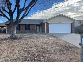 Building Photo - 1216 Edinburg Dr