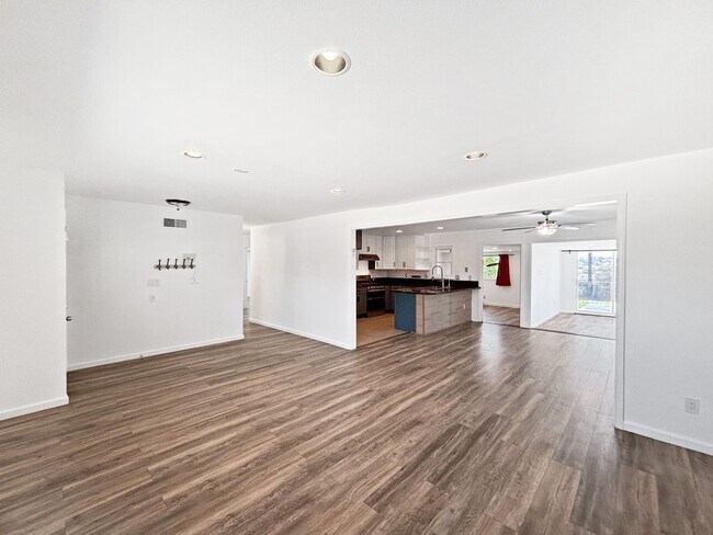 Foto del edificio - Contemporary 3BD/2BA House in Lemon Grove ...