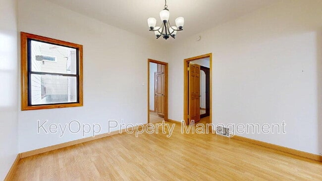 Building Photo - 806 34th Ave
