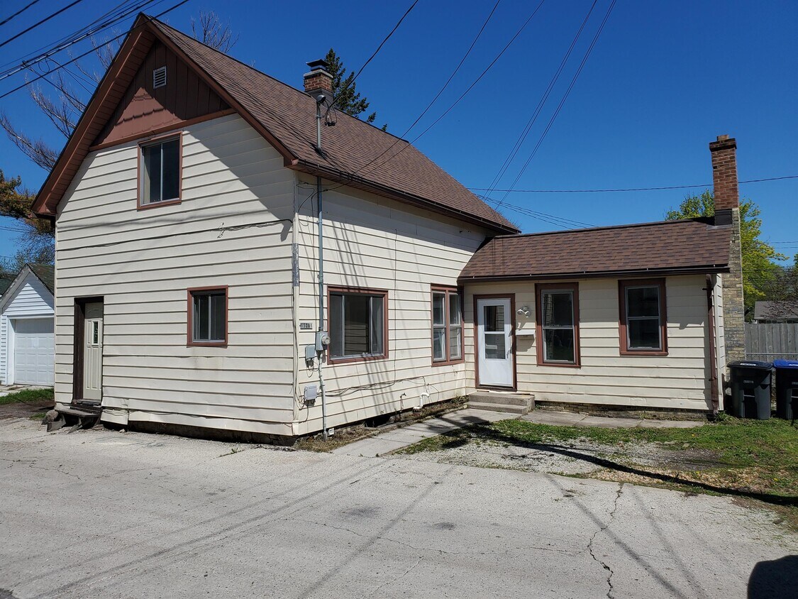 1320B N 11th St, Sheboygan, WI 53081 House Rental in Sheboygan, WI