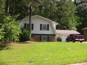 Building Photo - 6142 Graceland Cir