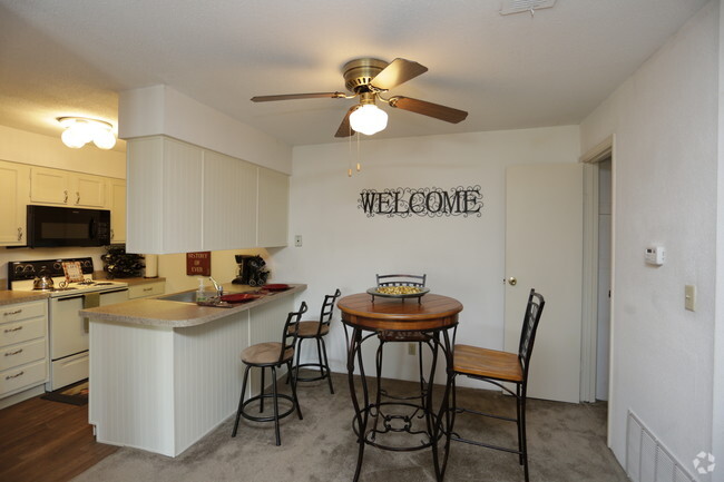 2HAB, 1.5BA - 932 FT² - Tall Oaks Apartments