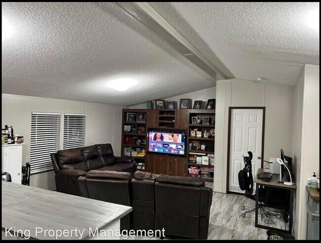 Building Photo - 3 br, 2 bath House - 711 Wellington Rd