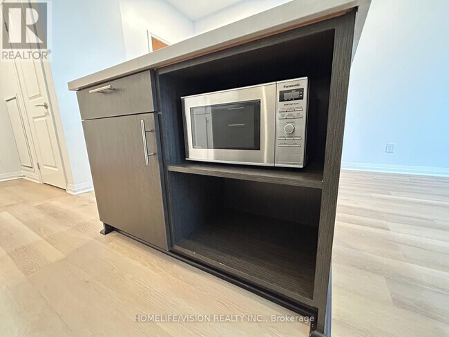 Building Photo - 8 Mercer St