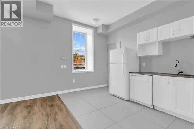 Building Photo - 58 Beverly St