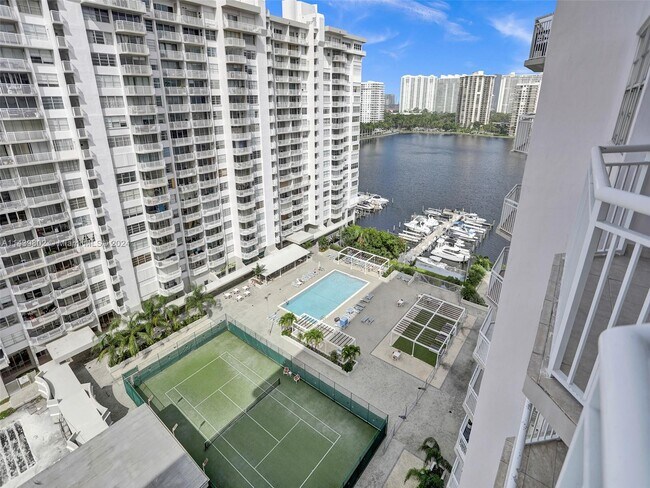 Building Photo - 18031 Biscayne Blvd