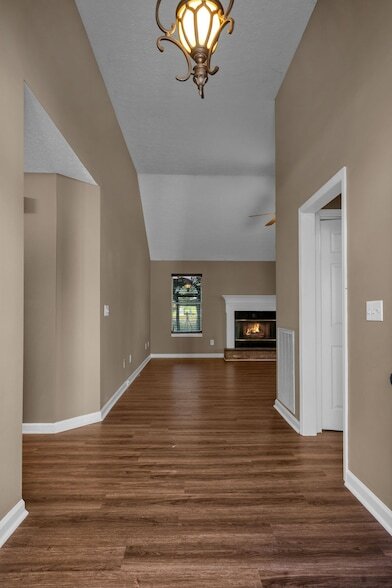 Foto del edificio - 1409 Aaronwood Dr