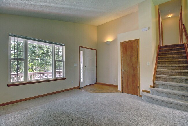 Building Photo - Charming 3 Bed 2 Bath Willow Run Home - Available August 10!