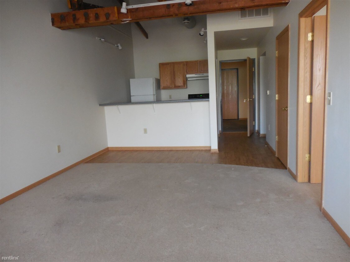 Primary Photo - 279 Riverfront Plz