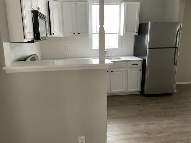 Building Photo - 811 Rivas St