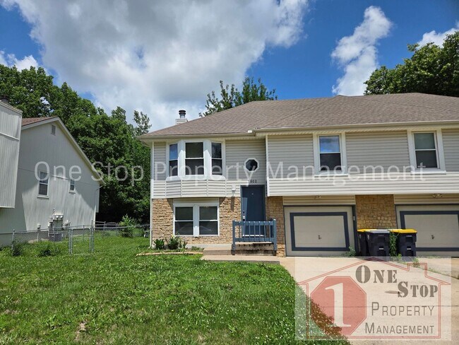 Building Photo - Spacious 3 bedroom, 2 bathroom duplex in Kansas City North!