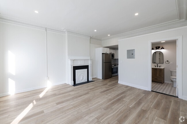 1BR, 1BA - 529SF - Living Room - 441 State St