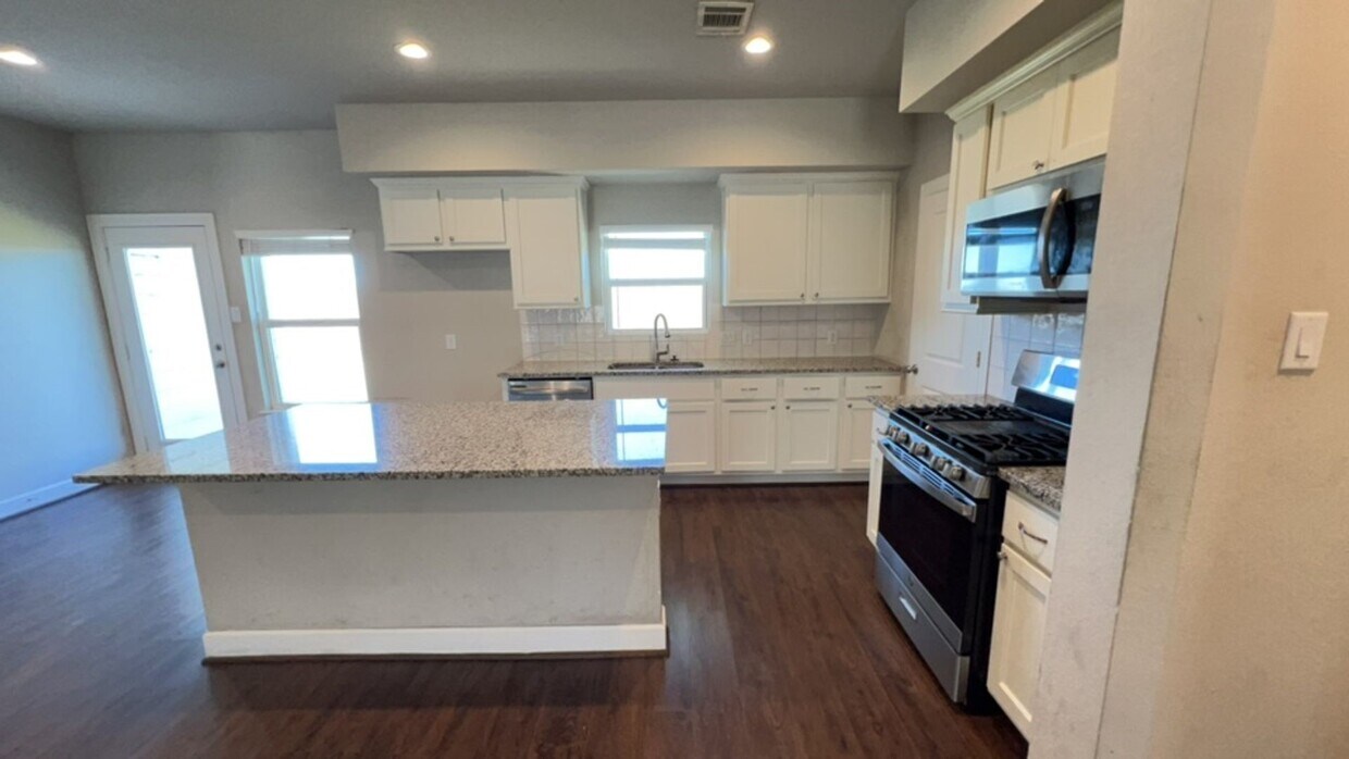 Building Photo - 1509 La Delle St