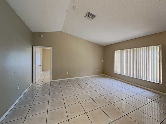 Building Photo - 7215 SW 42nd Ct