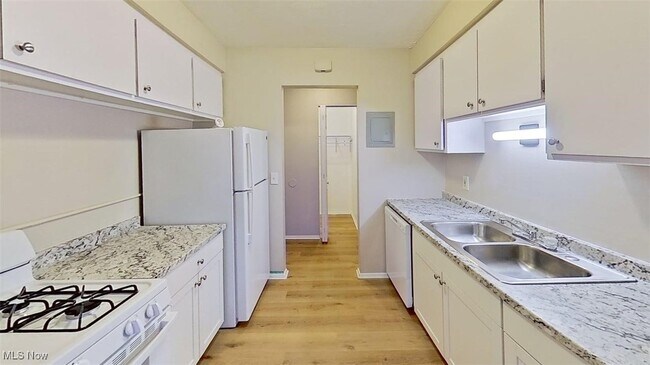 Foto del edificio - 24600 Euclid Ave