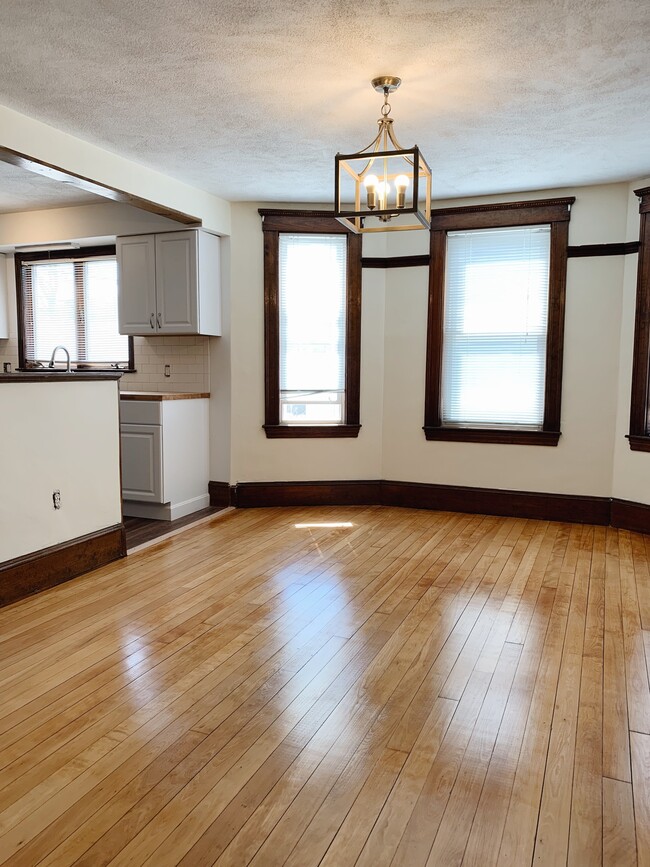 Building Photo - 65 Almont St