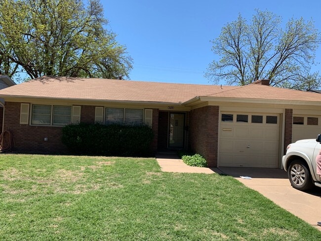 Building Photo - Taking Applications now. Beautiful 4/2/2 B...