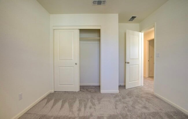 Single bedroom with walk in closet - 4217 Berryesa Ave
