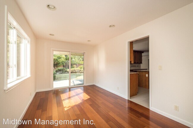 Building Photo - 4 br, 3.5 bath House - 3138 Flowers Ln