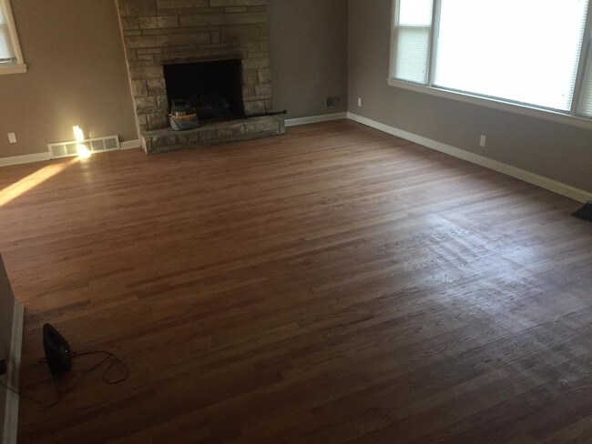 Building Photo - 4112 Sunrise Way