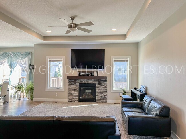 Foto del edificio - Modern 4 bedroom ranch in Waukee on a corner lot!