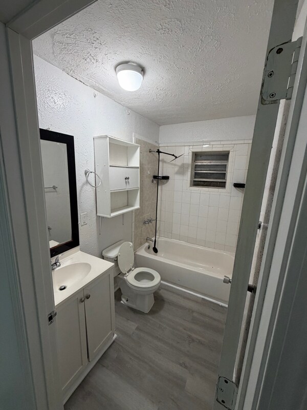 Foto del edificio - 4015 Silver Sands Rd