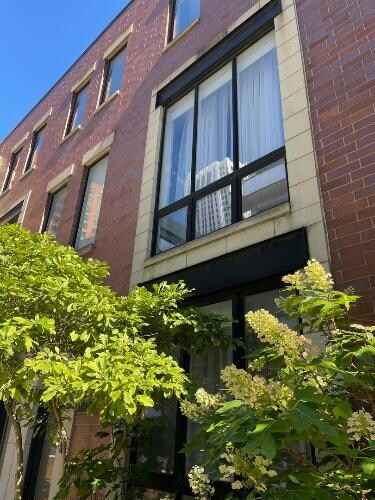 Building Photo - 661 W Wayman St