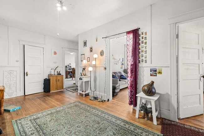 Building Photo - 427 Medford St