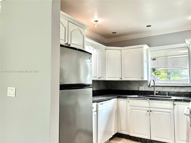 Building Photo - 200 Waterway Dr S