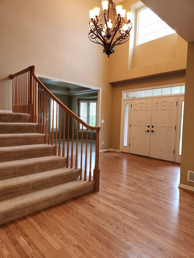 Building Photo - Welcome Home! Beautiful house in Highlands...