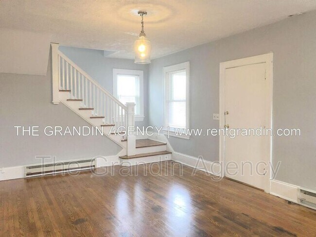 Building Photo - 521 Riverland Rd SE