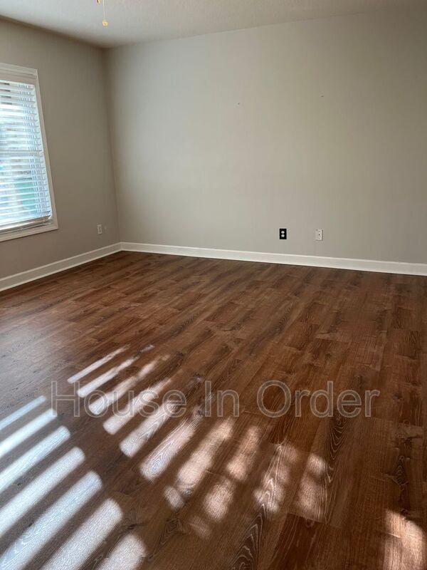 Building Photo - 1 English Ivy Rd