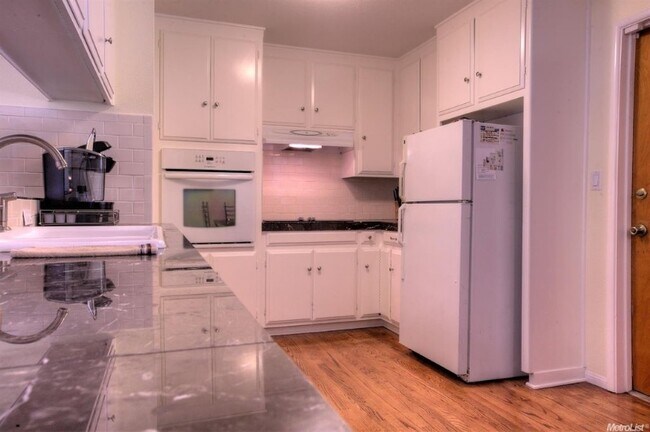 Foto del edificio - 1722 Idylwood Ct